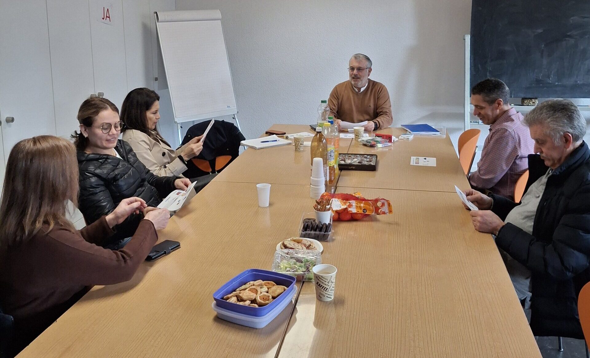 El domingo 22 de febrero después de la Misa e imposición de la Ceniza nos reunimos en Kölliken con los Coordinadores de las diferentes actividades para hacer un balance de lo realizado en el año pasado.

Además de soñar en la Misión que queremos, nos reunimos en grupos, compartimos ideas, tomamos decisiones y también degustamos unos taquitos muy ricos preparado por una de las asistentes.